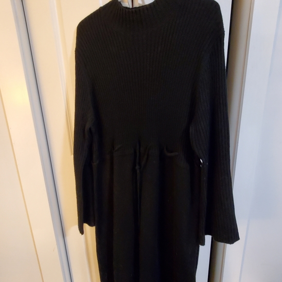 Wool dress - Picture 1 of 2